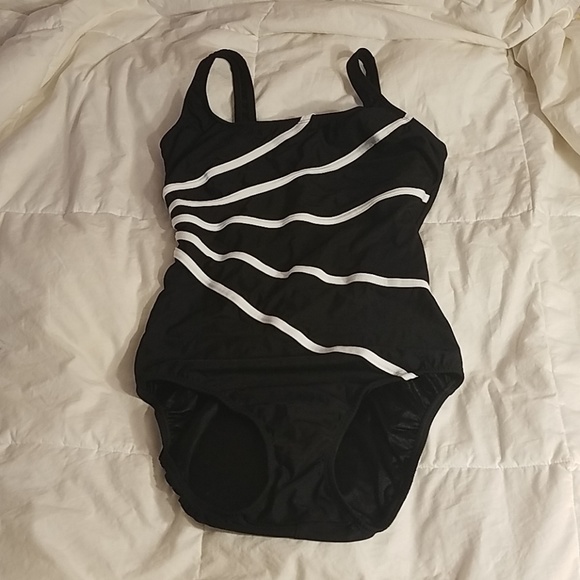 Robby Len Other - NWT Robbie Len 1pc Swimsuit
